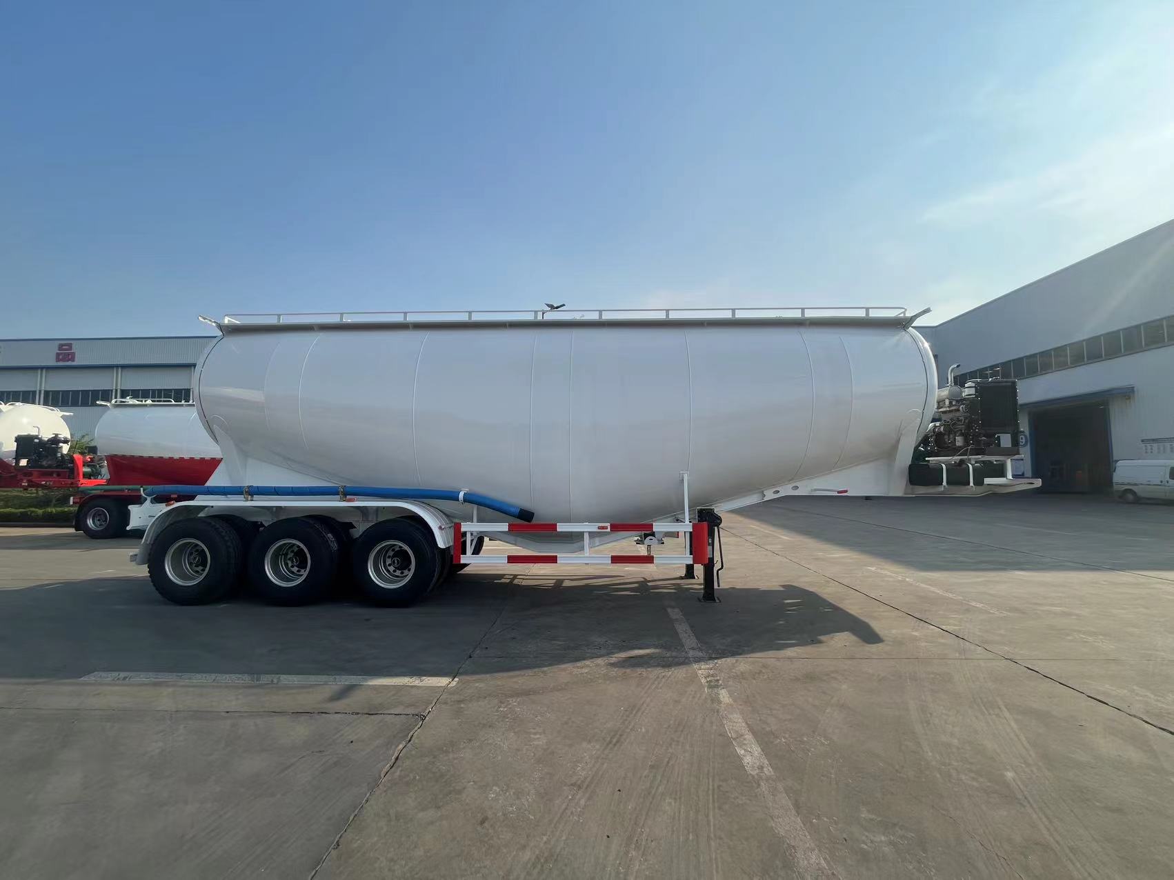 Derun Tri-Axle Cement Tank Semi Trailer wordt naar Gabon gestuurd