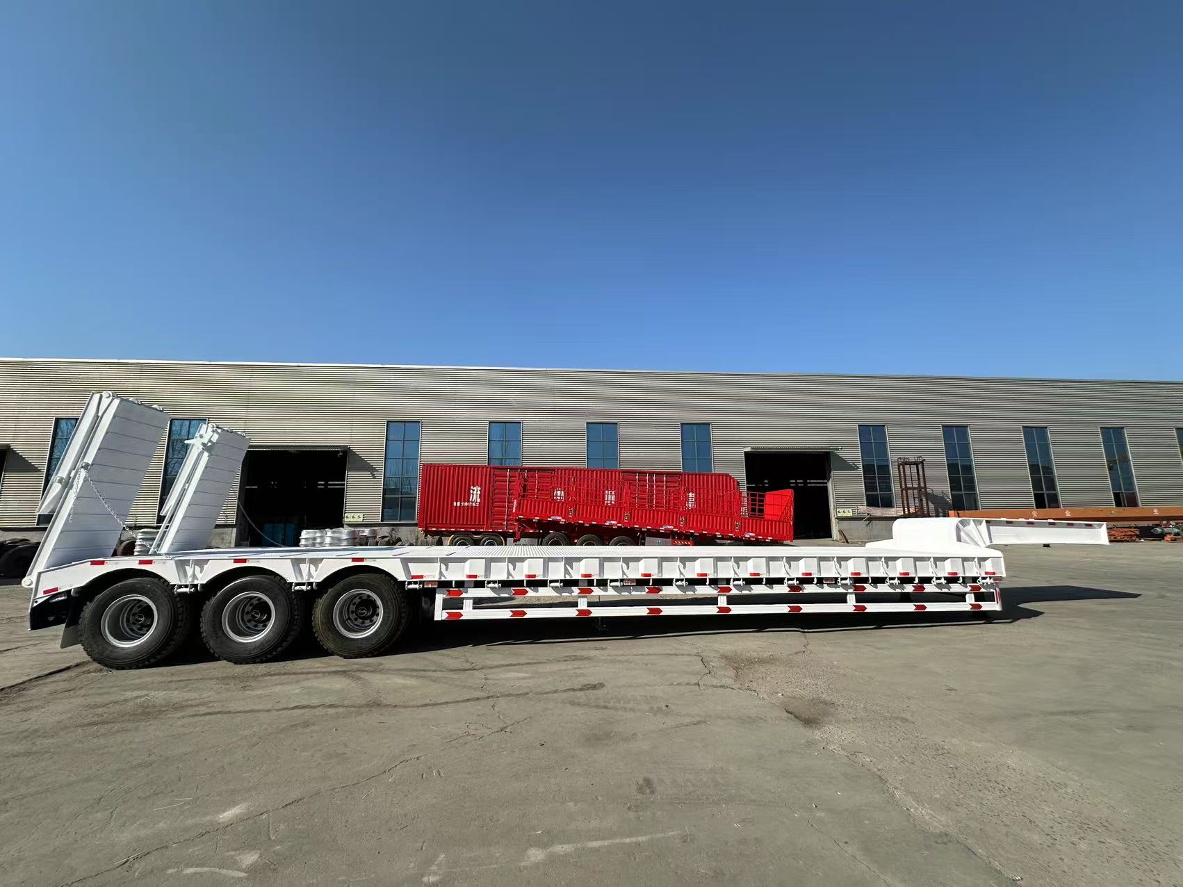 Derun voertuig's 3 Axle Semi Trailers Lowbed verzonden naar Ghana