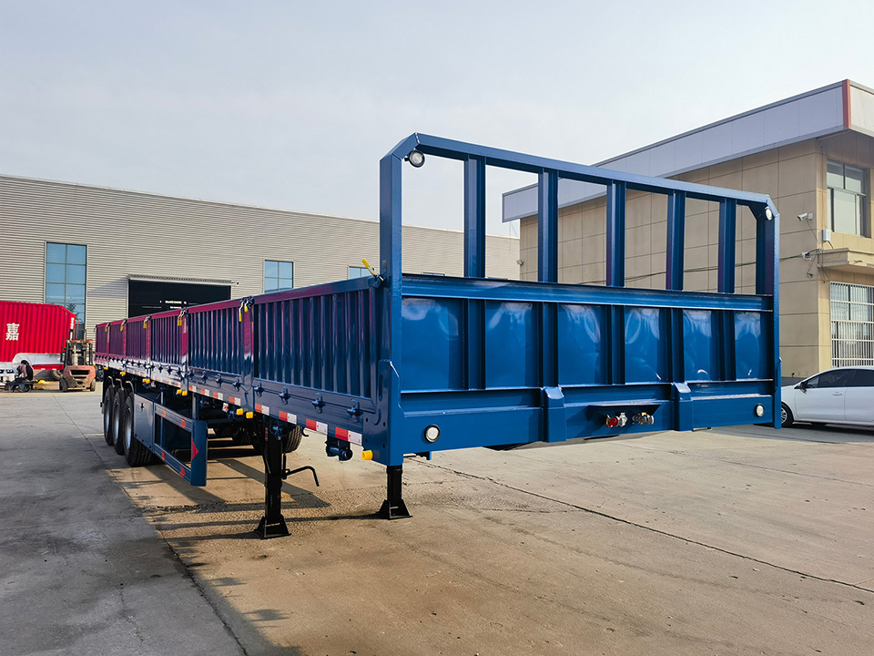 Derun Vehicle Company's Three Side Wall Semi Trailer verzonden naar Algerije