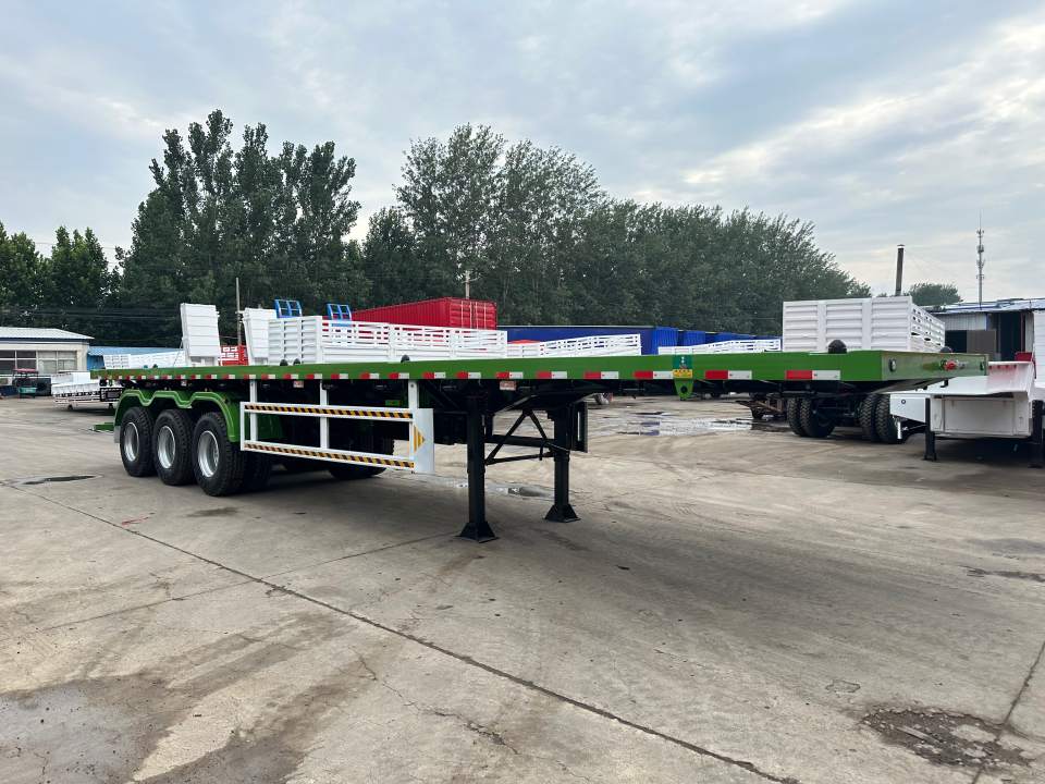 Derun-voertuig leverde met succes 5 flatbed semi-opleggers aan Ghana, die door klanten zeer werden geprezen
