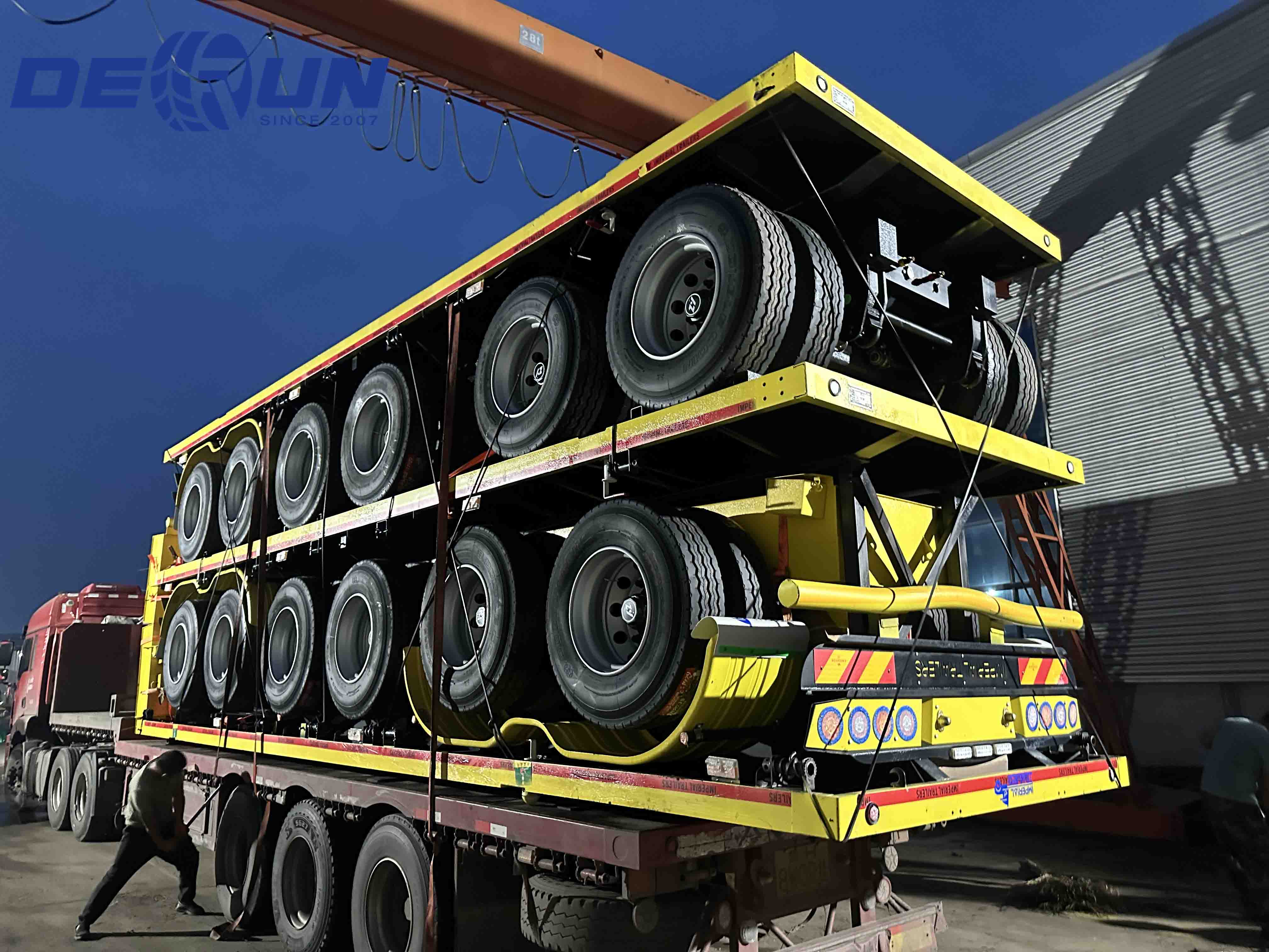 Drie flatbed semi-opleggers worden verzonden naar Mozambique