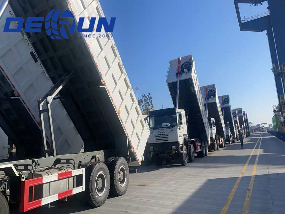 Sinotruk Howo 10 dumptrucks zijn al in de haven aangekomen en klaar voor vertrek Sinotruk Howo 10 dumptrucks zijn al in de haven aangekomen en klaar voor vertrek